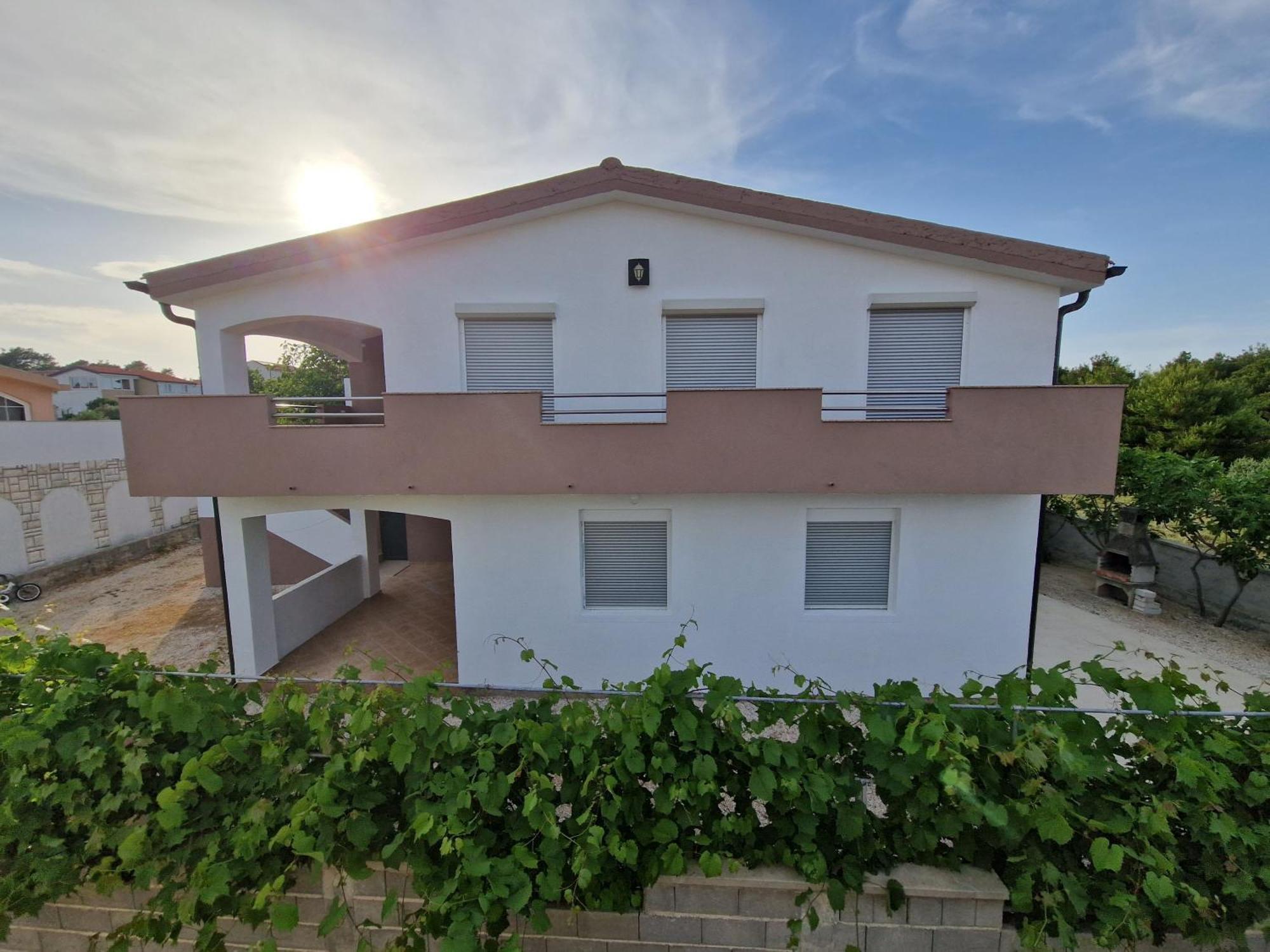 Ema Erste Etage Mit Offener Terrasse Vir